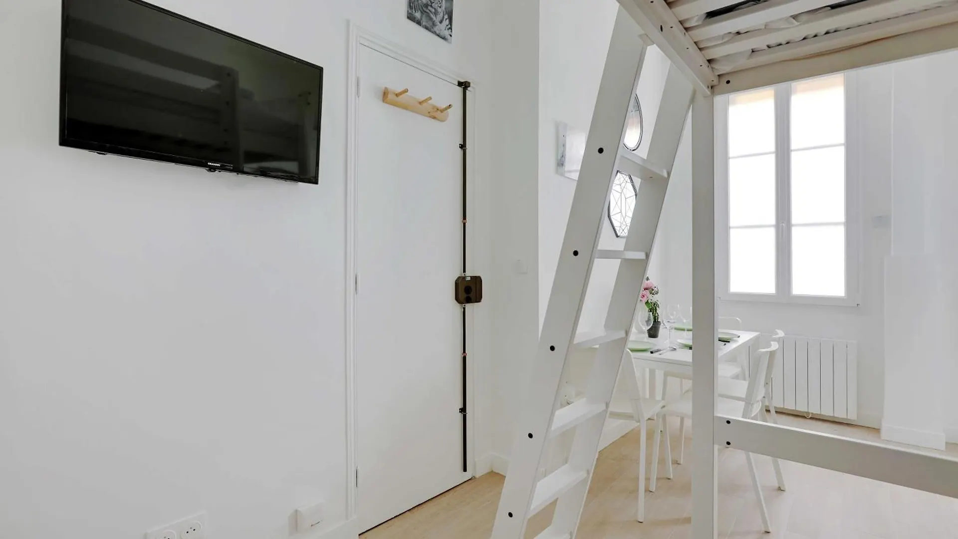 Modern Studio - 4p - Epinettes Paris